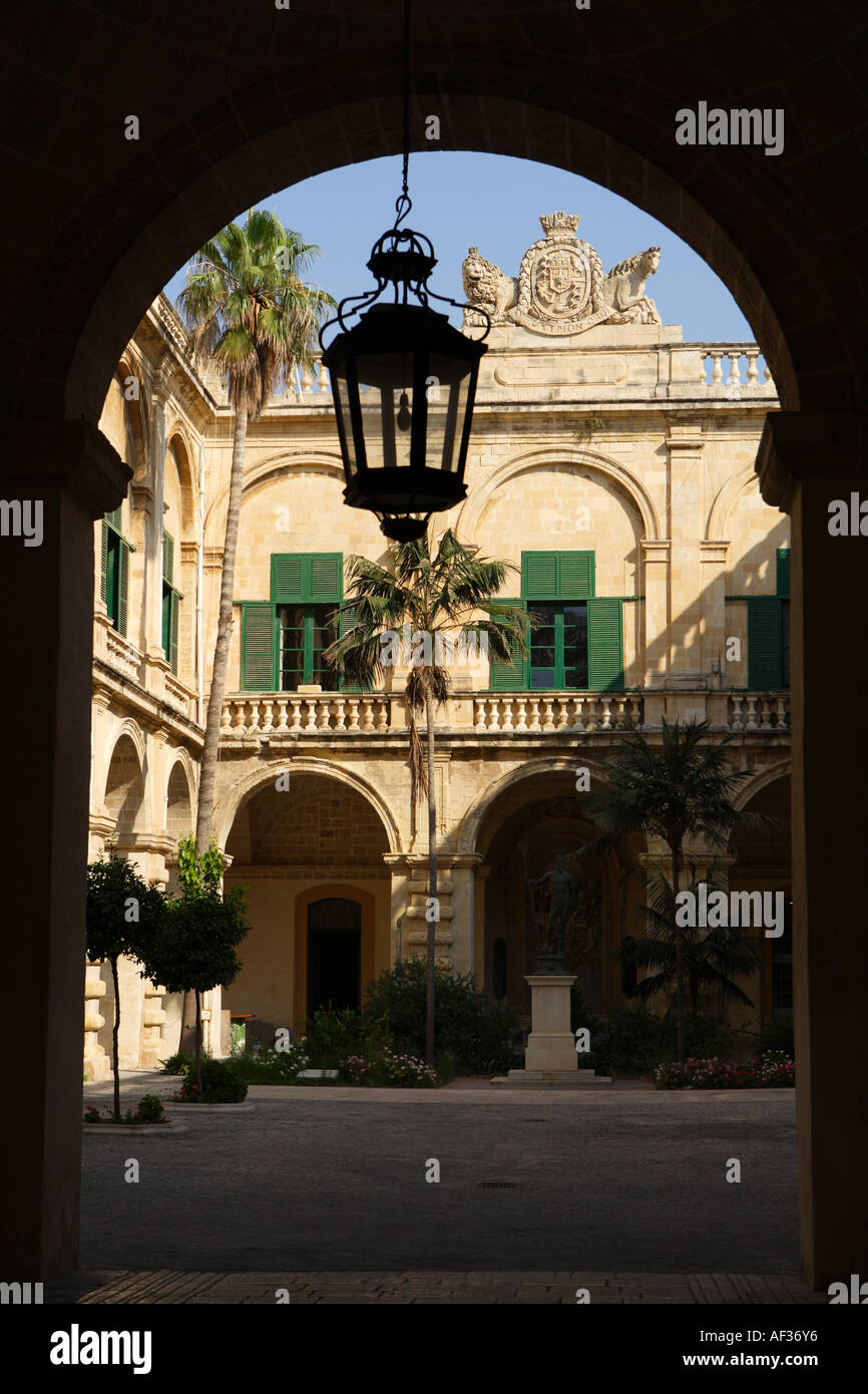 File:Grandmaster's Palace, Malta (41637543714).jpg - Wikimedia Commons