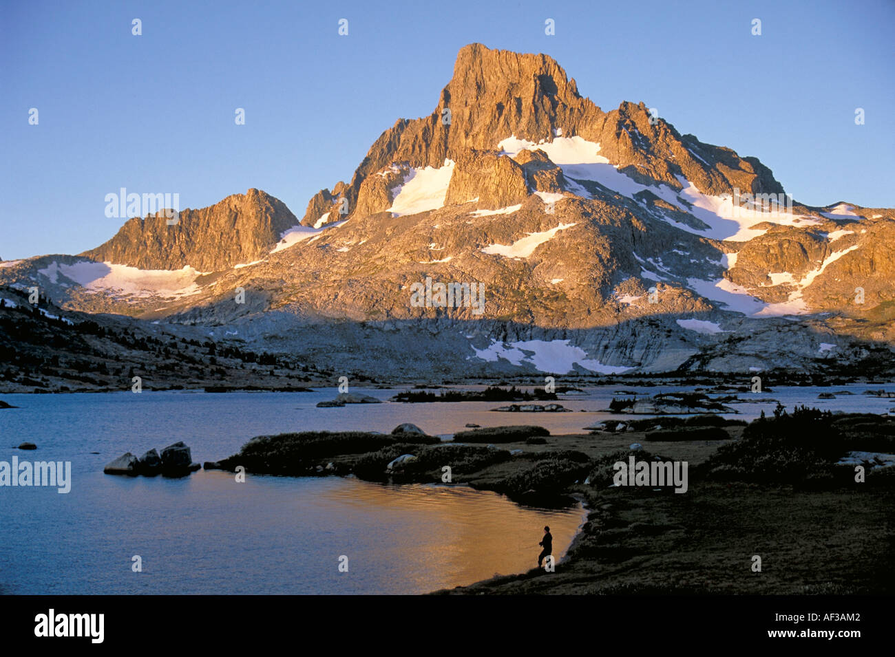 Elk276 1452 California Sierra Nevada John Muir Wilderness Thousand Island Lake fisherman at sunrise with Banner Peak behind Stock Photo