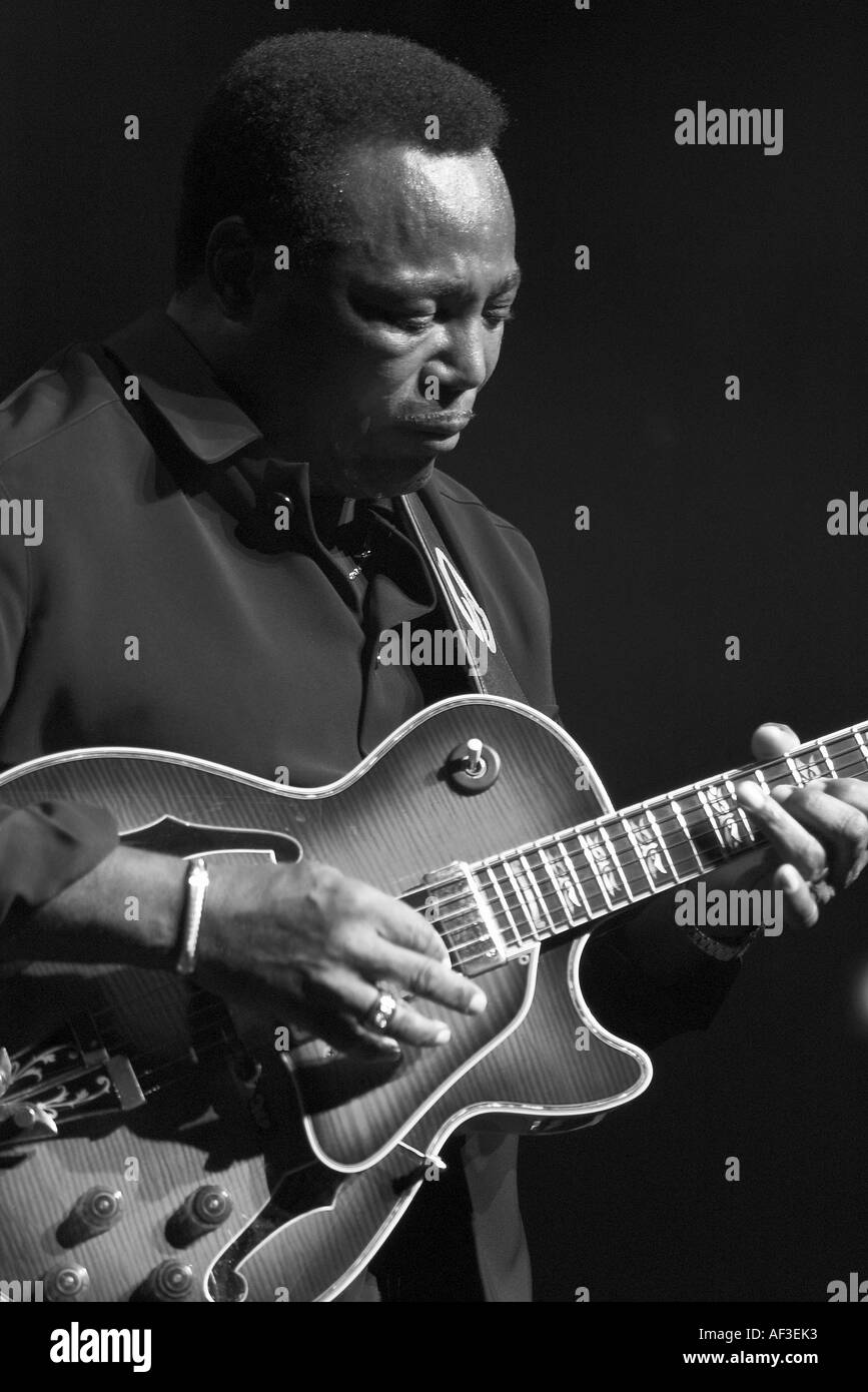 benson grammy Black and White Stock Photos & Images Alamy