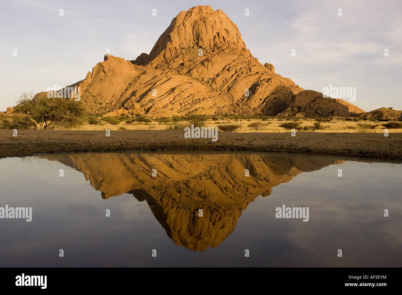 Puddles in natural landscapes hi-res stock photography and images - Alamy