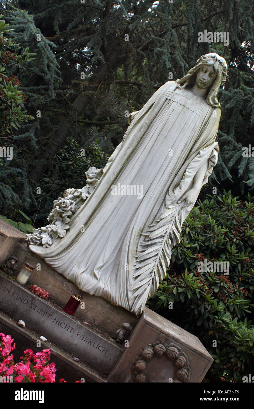 Ohlsdorf Hamburg. The biggest cemetery in the World Stock Photo Alamy