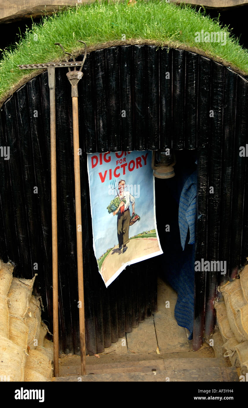 Anderson shelter with a 'Dig for Victory' poster Stock Photo