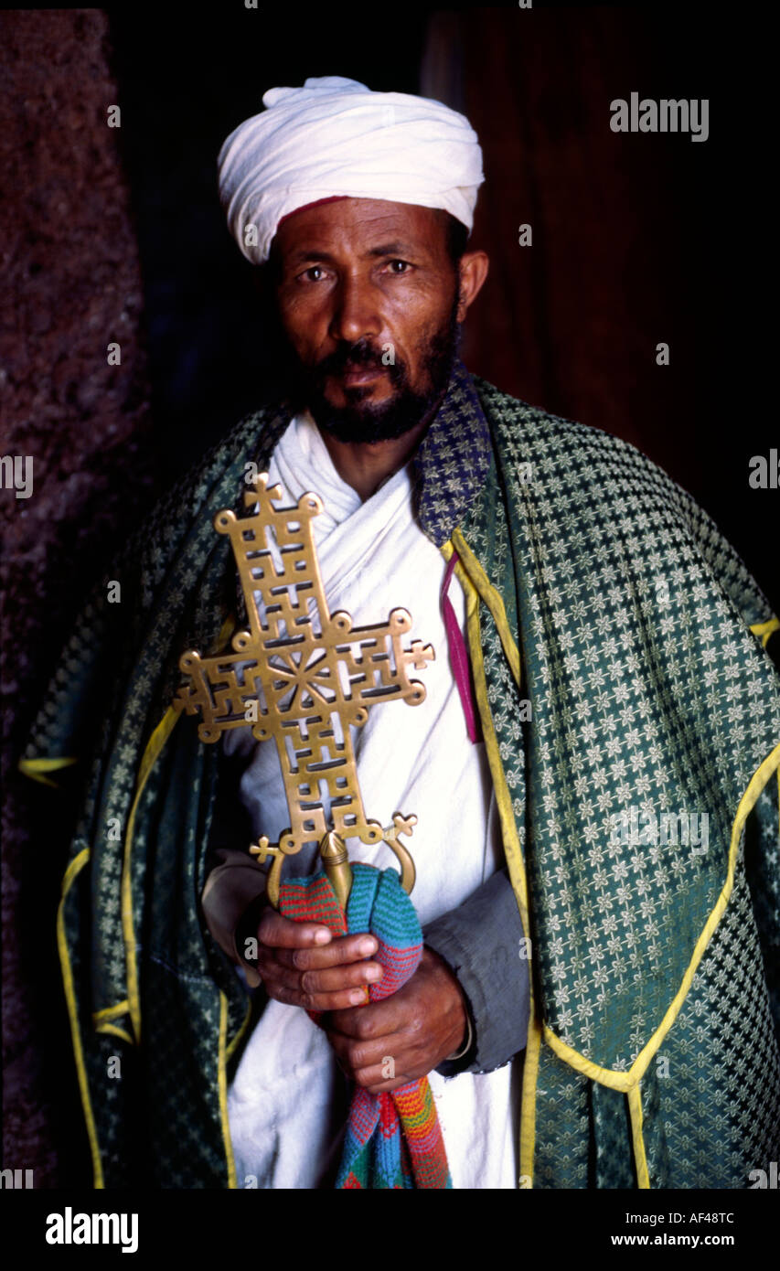 A priest with an Ethiopian cross Lalibela Ethiopia Stock Photo Alamy
