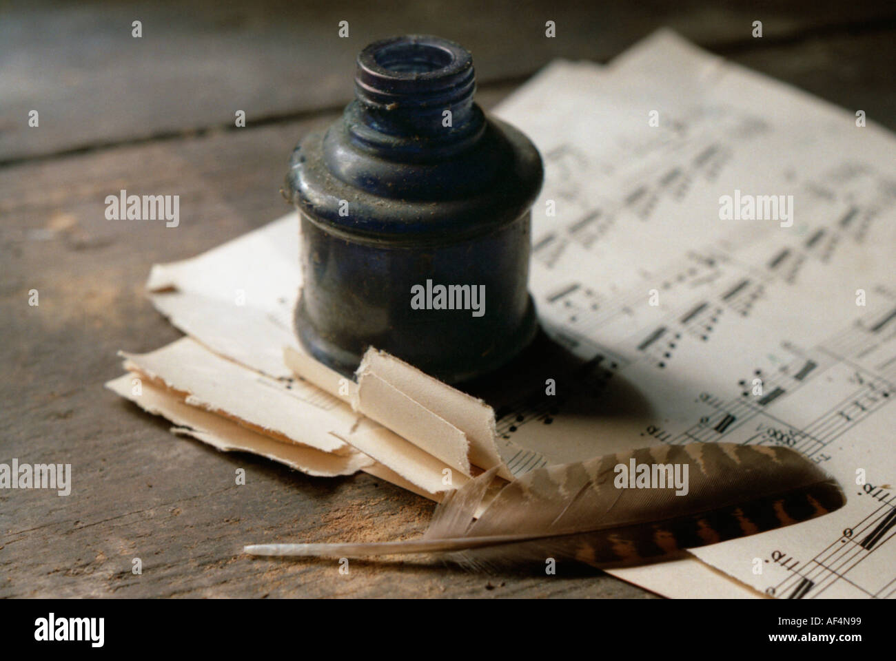 Ink pot and quill pen hires stock photography and images Alamy