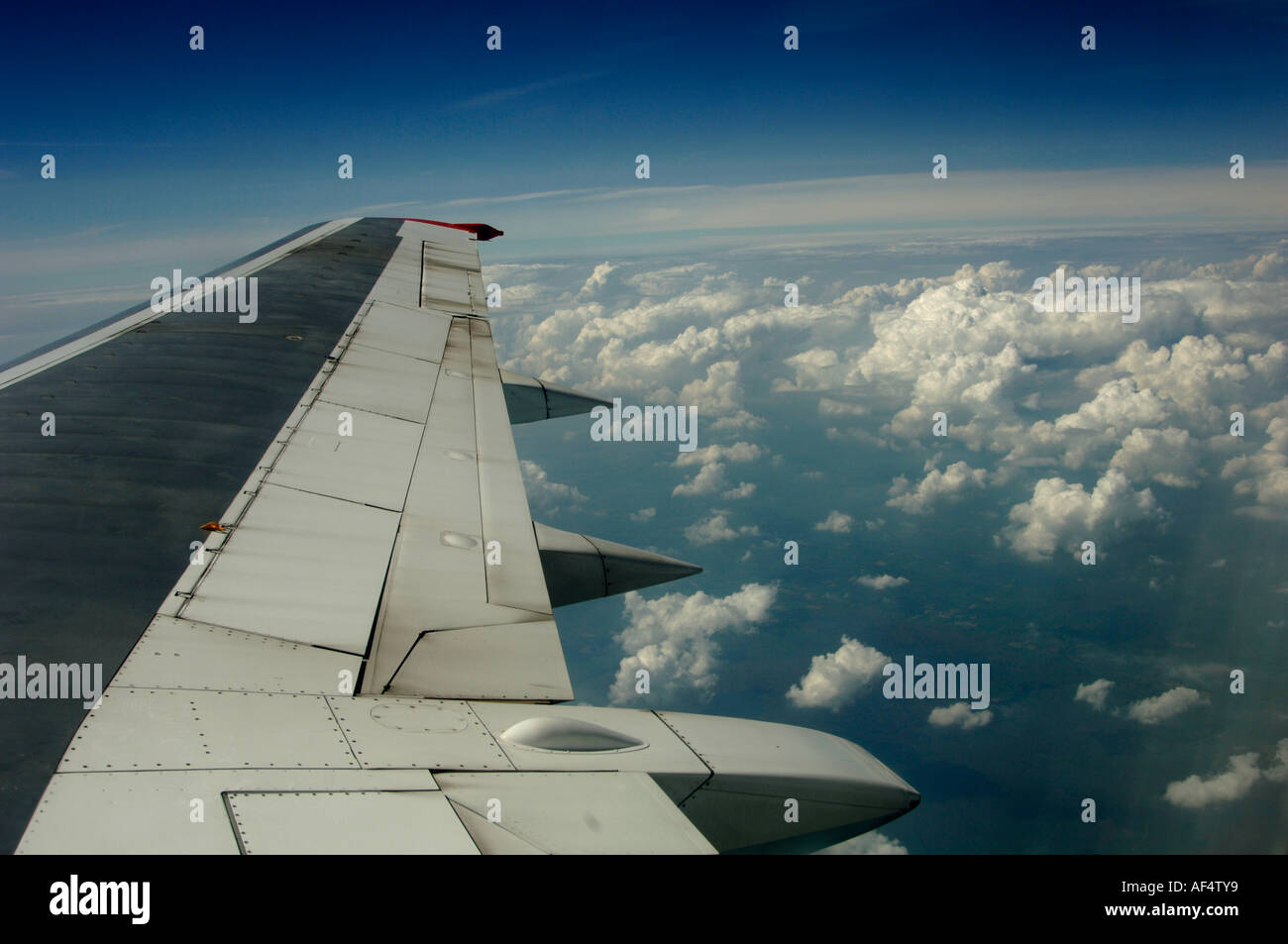 Engine wing flying aircraft hi-res stock photography and images - Alamy