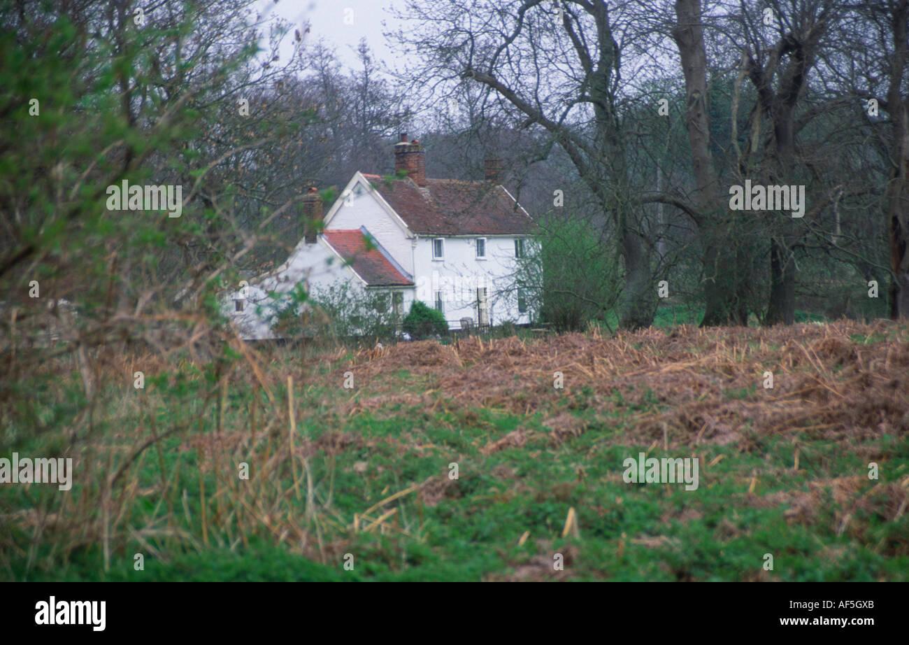 White country cottage hi-res stock photography and images - Alamy