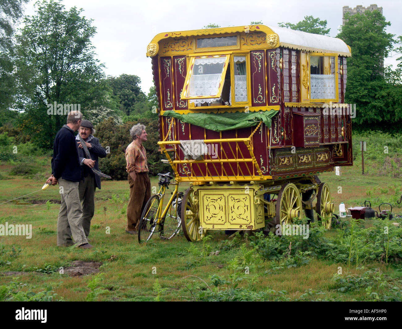 Old Gypsy Caravan And People On A Common In Suffolk England Stock Photo old-gypsy-caravan-and-people-on-a-common-in-suffolk-england-stock-photo