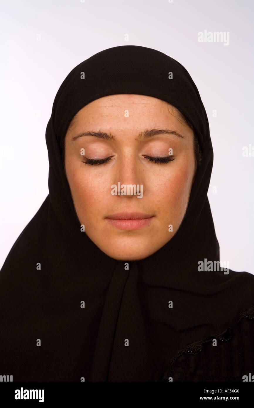Close up head shot of a Muslim woman in a black hijab Stock Photo - Alamy