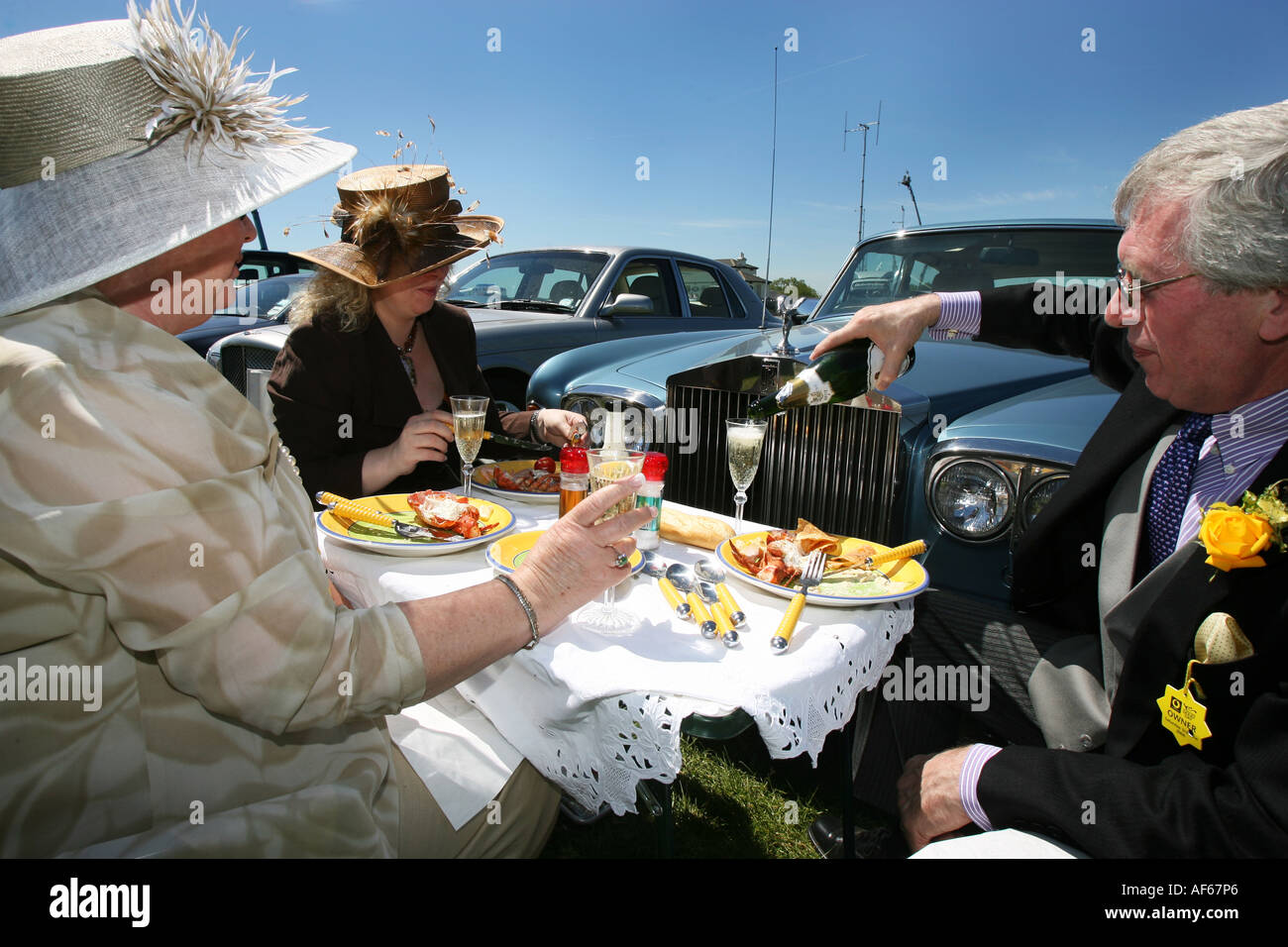 People enjoy a day out at the Epsom Derby Races, London, 3 June 2006 Stock Photo