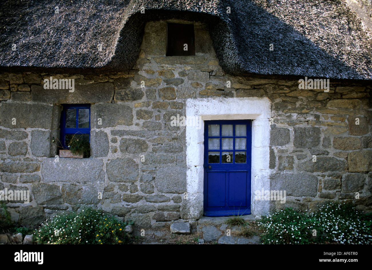 Thatched cottage in Brittany Stock Photo Alamy