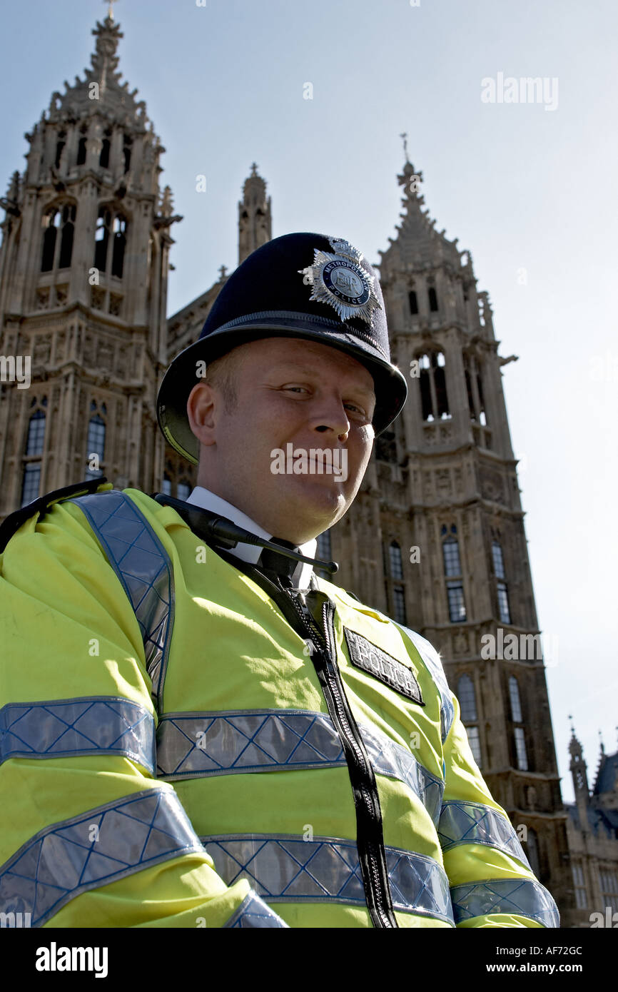 Metropolitan Police officer policeman outside Houses of Parliament ...