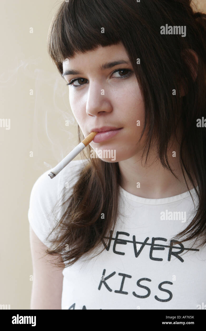 Teenage girl smoking cigarette Stock Photo - Alamy
