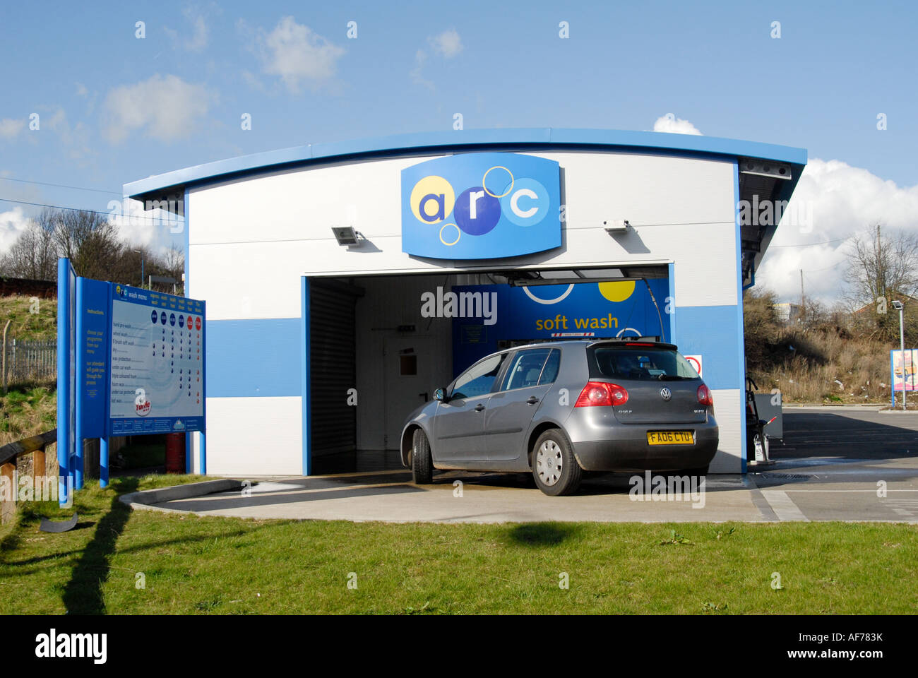 Car entering car wash hires stock photography and images Alamy
