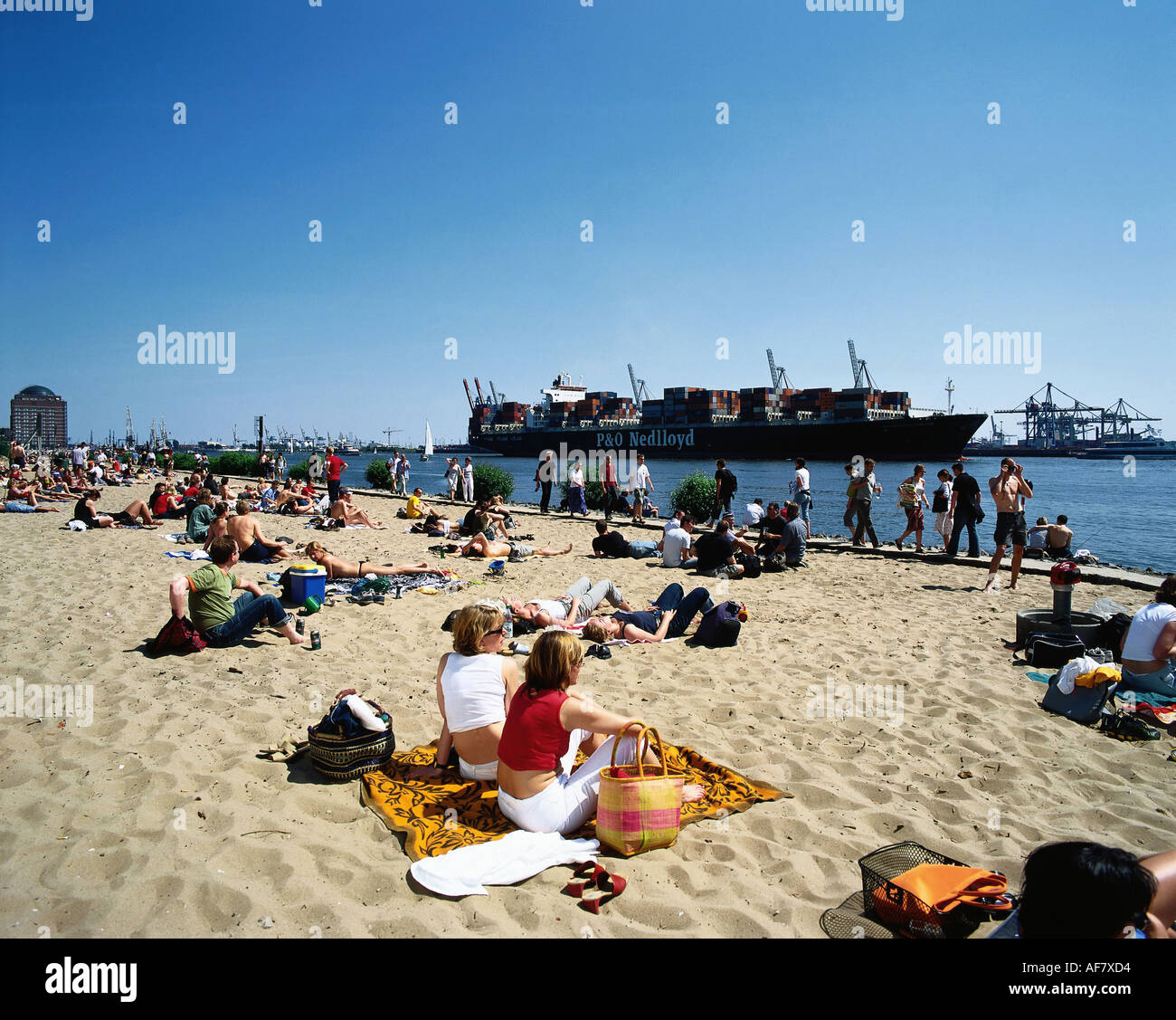 geography / travel, Germany, Hamburg, Övelgönne quarter, Elbe beach, cargo ship, Additional-Rights-Clearance-Info-Not-Available Stock Photo