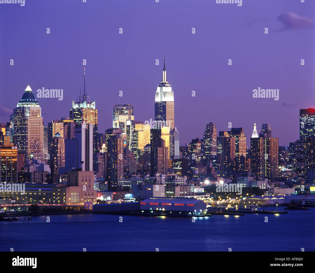 EMPIRE STATE BUILDING MIDTOWN SKYLINE MANHATTAN NEW YORK CITY USA Stock ...