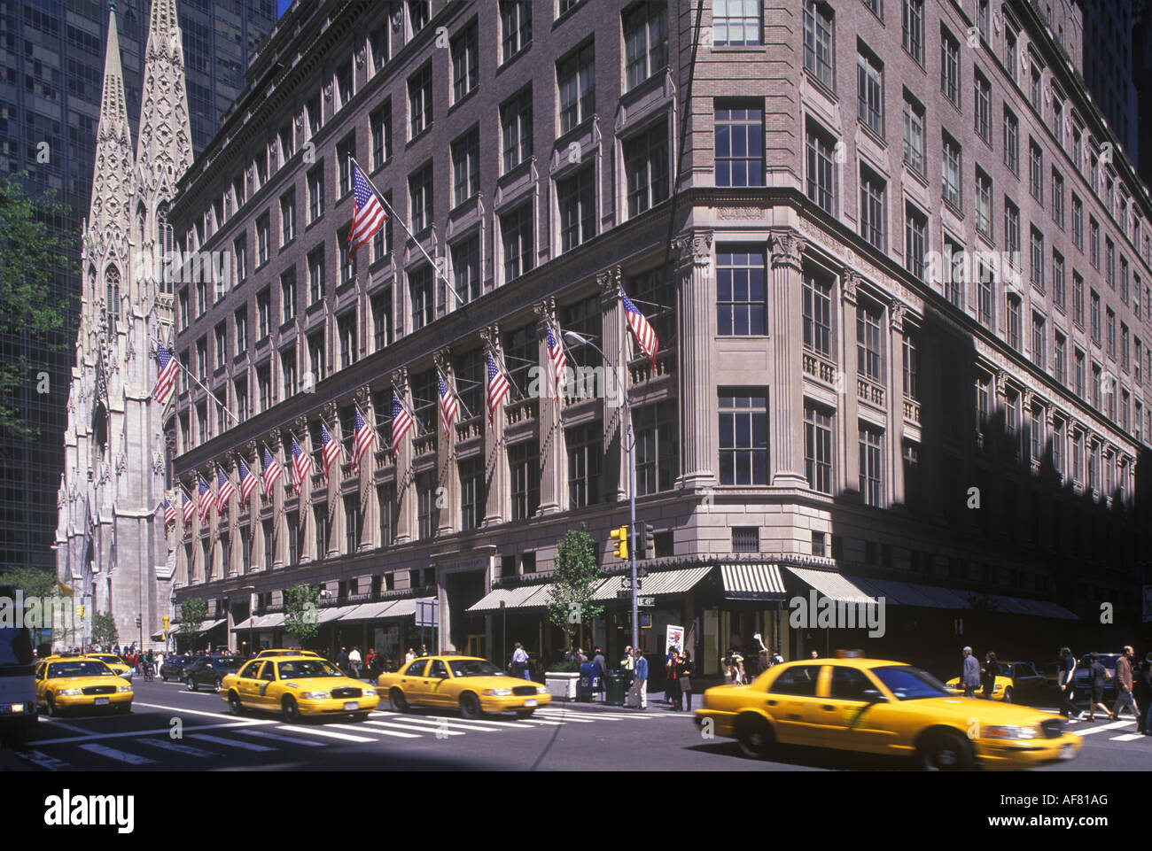 SAKS STORE FIFTH AVENUE MANHATTAN NEW YORK CITY USA Stock Photo - Alamy