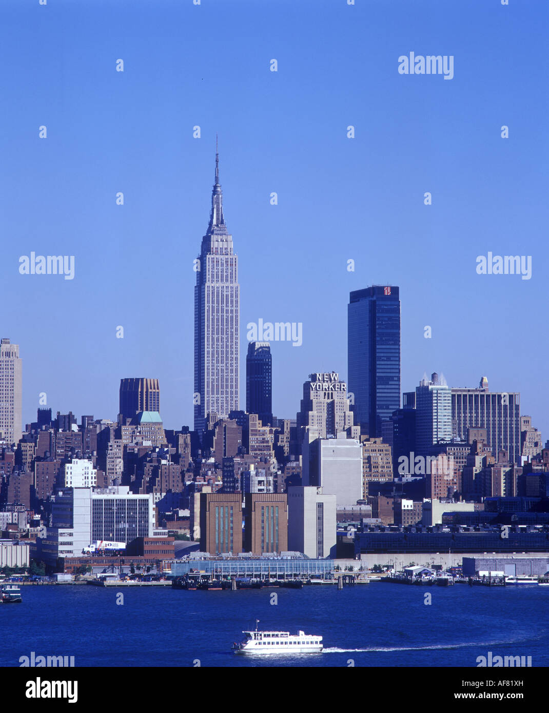 MIDTOWN SKYLINE HUDSON RIVER MANHATTAN NEW YORK CITY USA Stock Photo ...