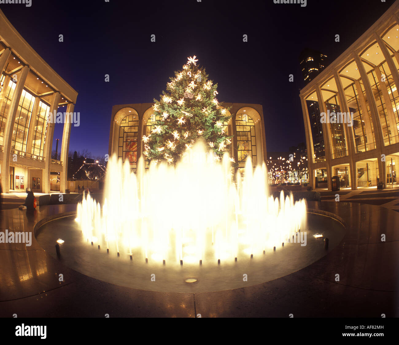 CHRISTMAS TREE REVSON FOUNTAIN LINCOLN CENTER CONCERT HALLS MANHATTAN