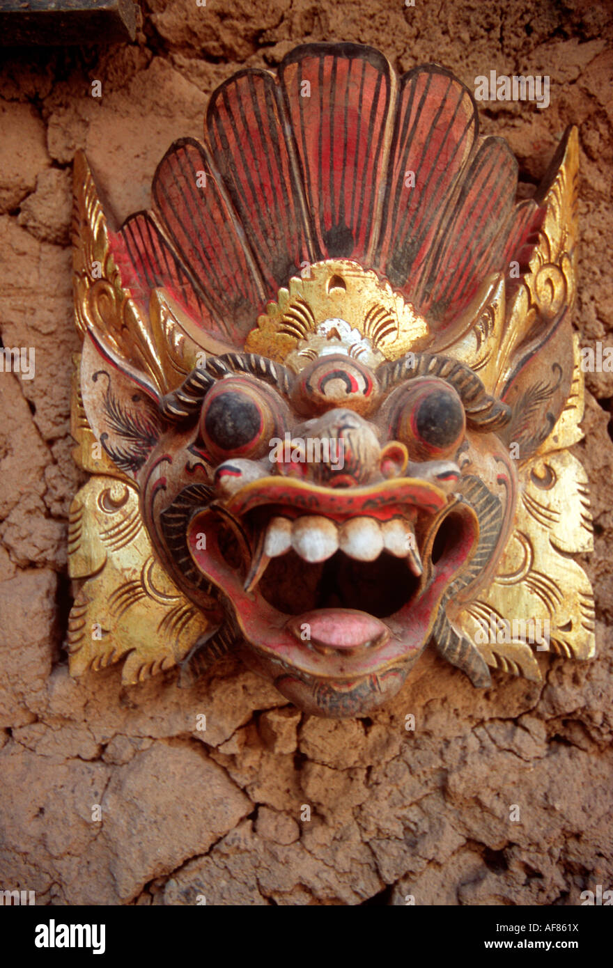 Fyrretræ Tropisk bande head of a dragon, mask, bali, indonesia Stock Photo - Alamy