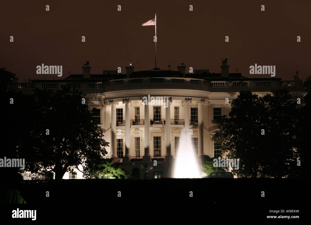 White house exterior night hi-res stock photography and images - Alamy