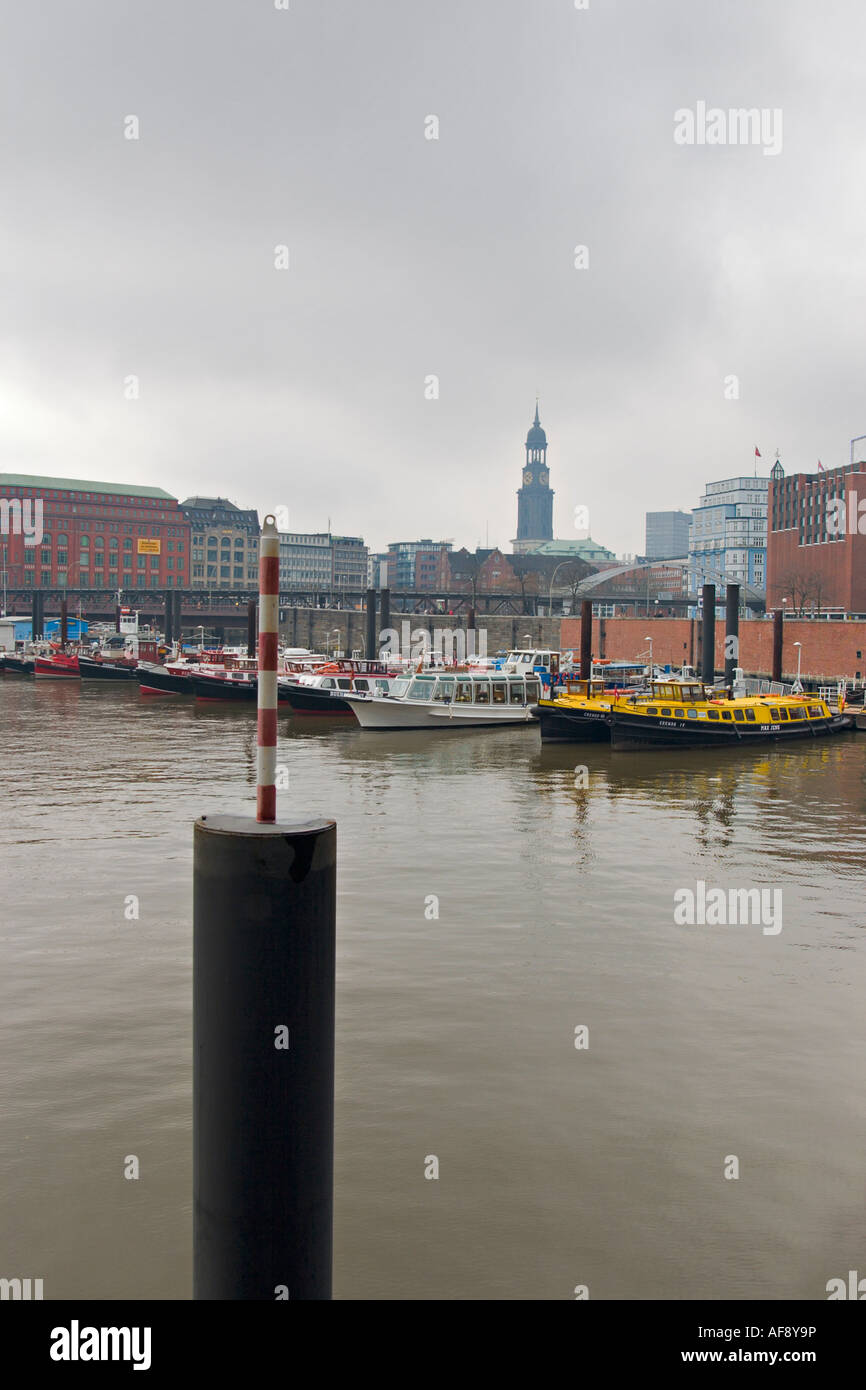 Hamburg canal with boats Stock Photo - Alamy