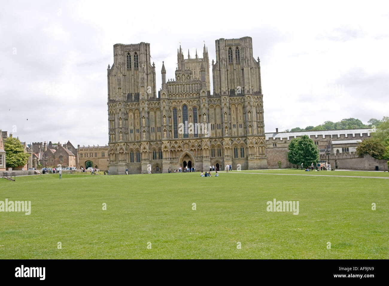 Wells cathedral carvings hi-res stock photography and images - Alamy