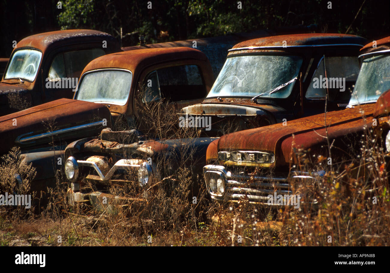 Crawfordville Florida,rusted rusty rusting junked abandoned antique car