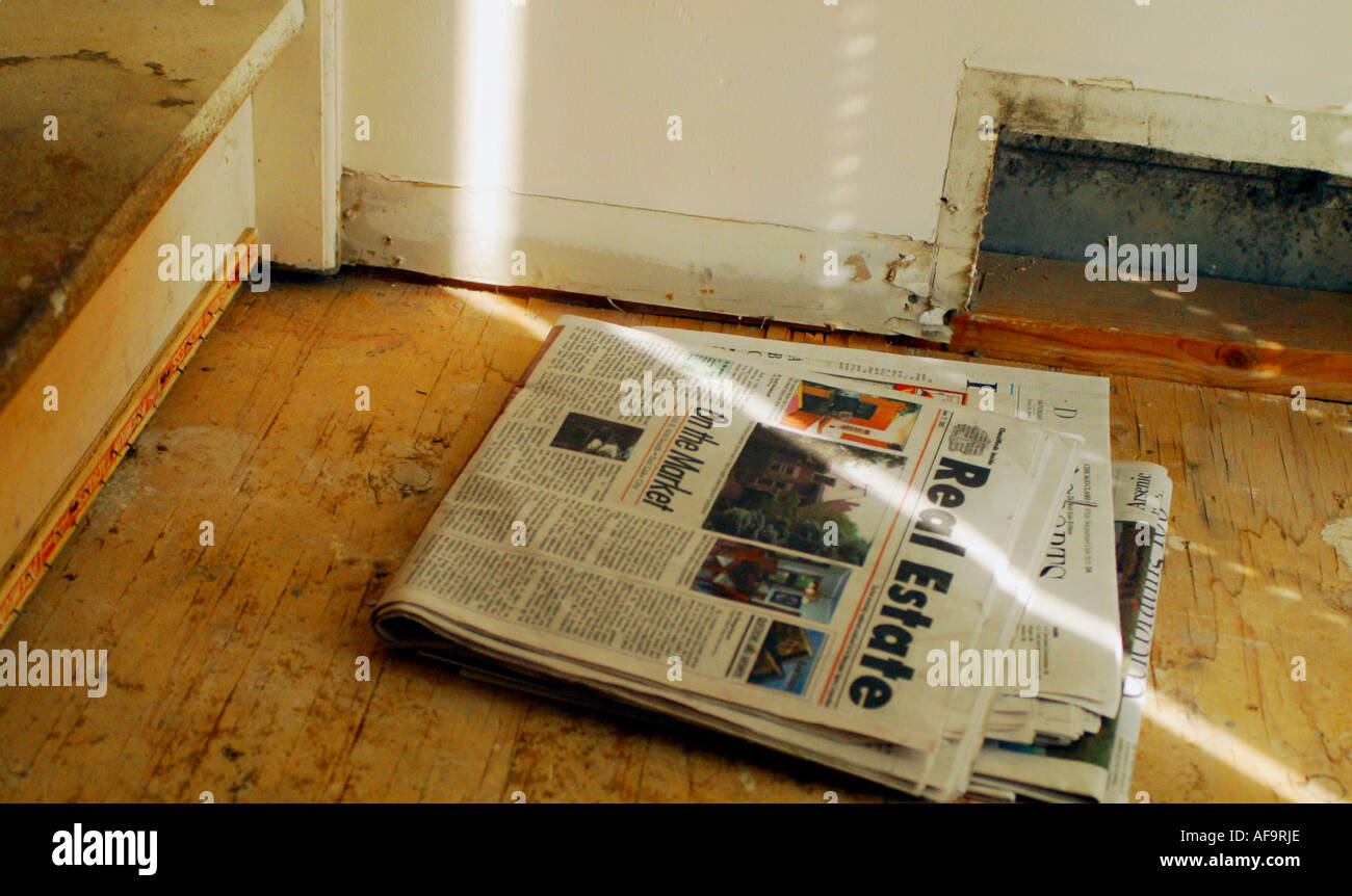 Tear newspaper hires stock photography and images Alamy