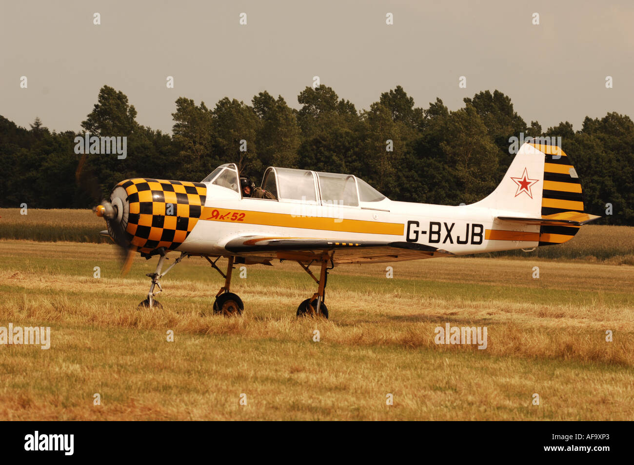 Nigel Wilson landing at the wings wheels and steam show on rougham airfield 2006 in a Yak 52 Stock Photo