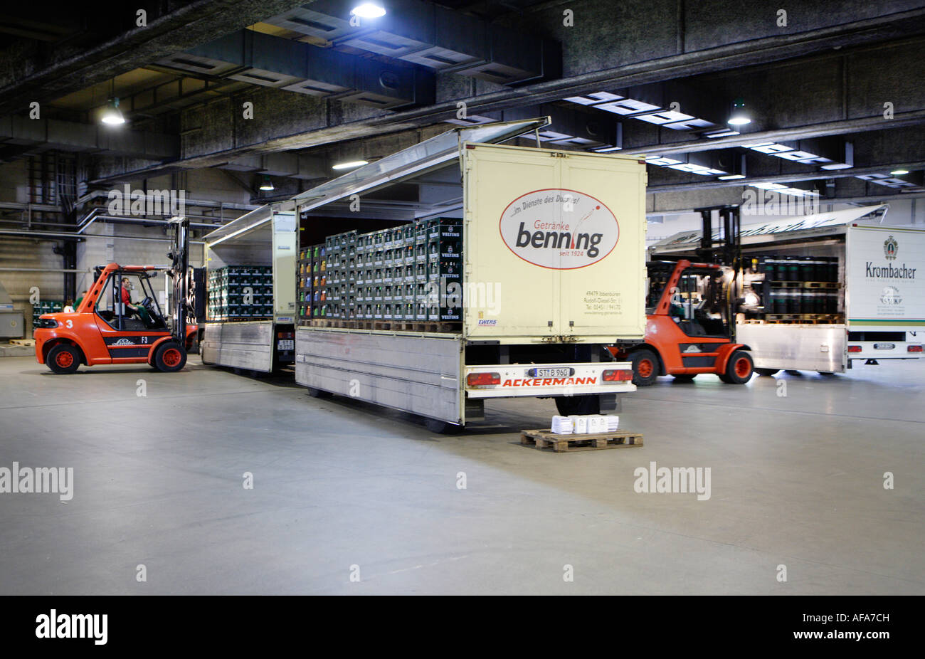 Unloading lorry hi-res stock photography and images - Alamy