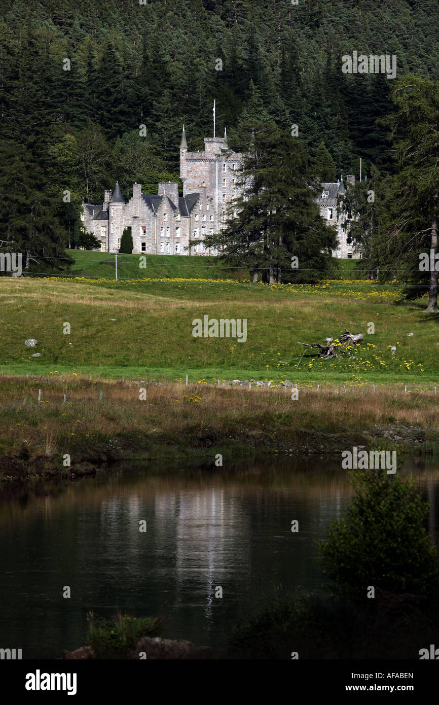 Invercauld castle hires stock photography and images Alamy