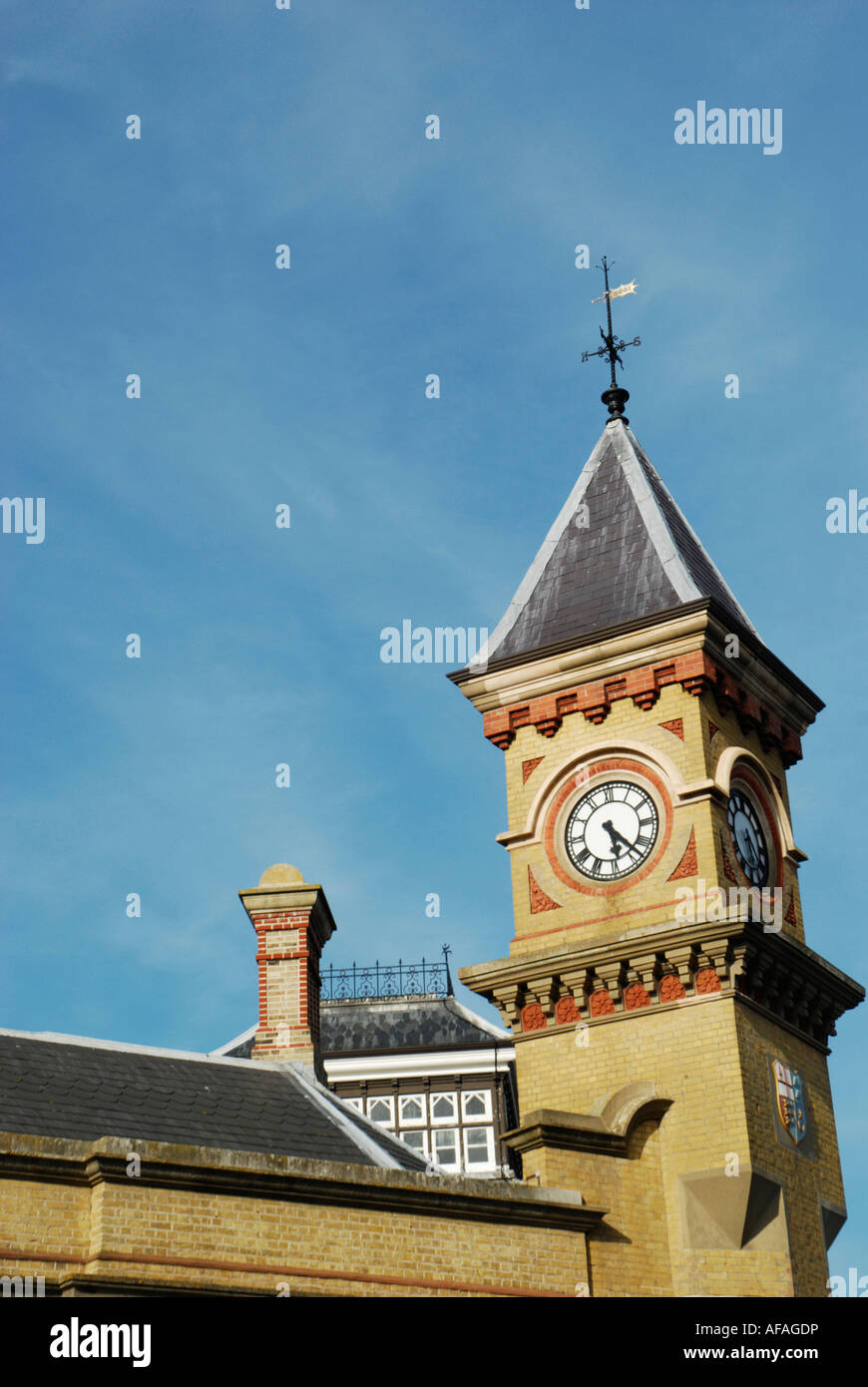 Victorian railway clock hi-res stock photography and images - Alamy