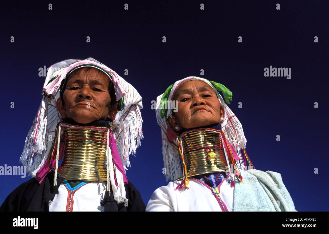 Inle two Padaung women with rings around their necks Stock Photo Alamy