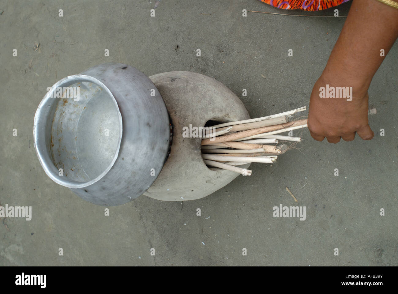 Flood affected north Bangladesh 2007.Boiling water on a special portable stove developed for use in emergency situations. Stock Photo