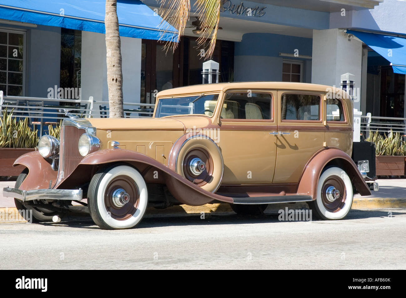 A vintage car on Ocean Drive in Miami Beach Florida Stock Photo - Alamy