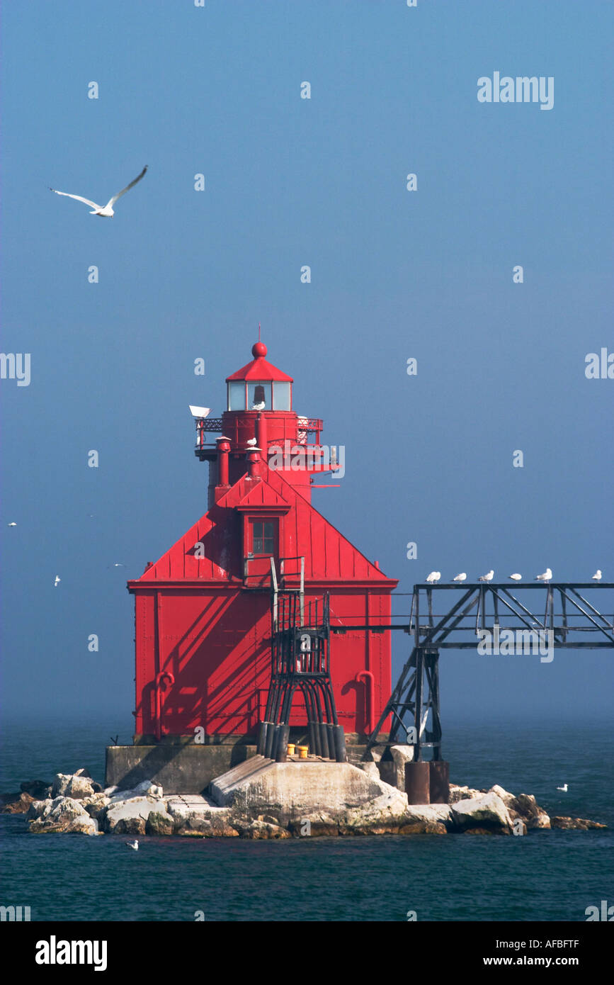 The Sturgeon Bay Pierhead Lighthouse in Summer Stock Photo Alamy