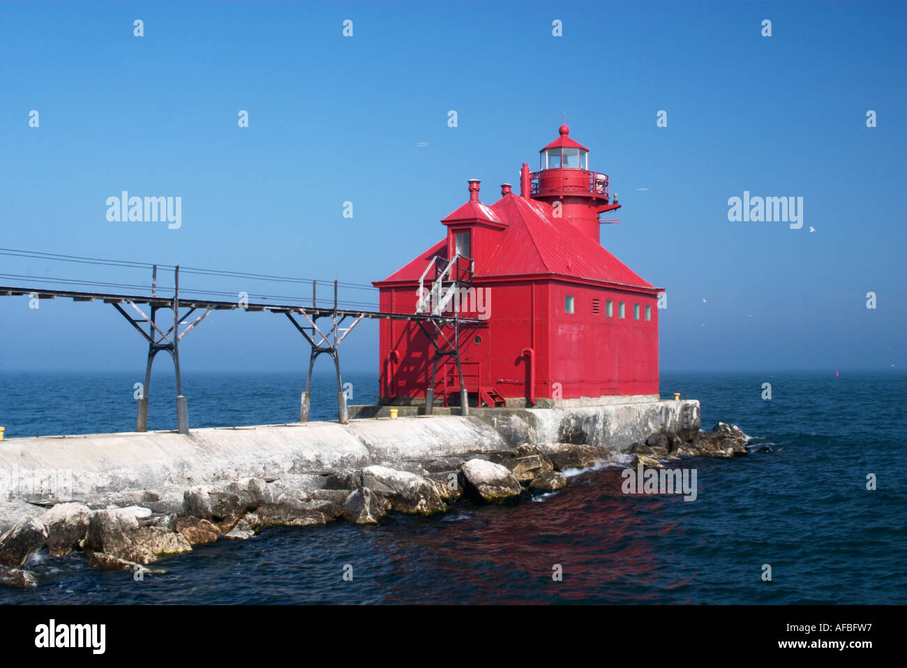 The Sturgeon Bay Pierhead Lighthouse in Summer Stock Photo Alamy