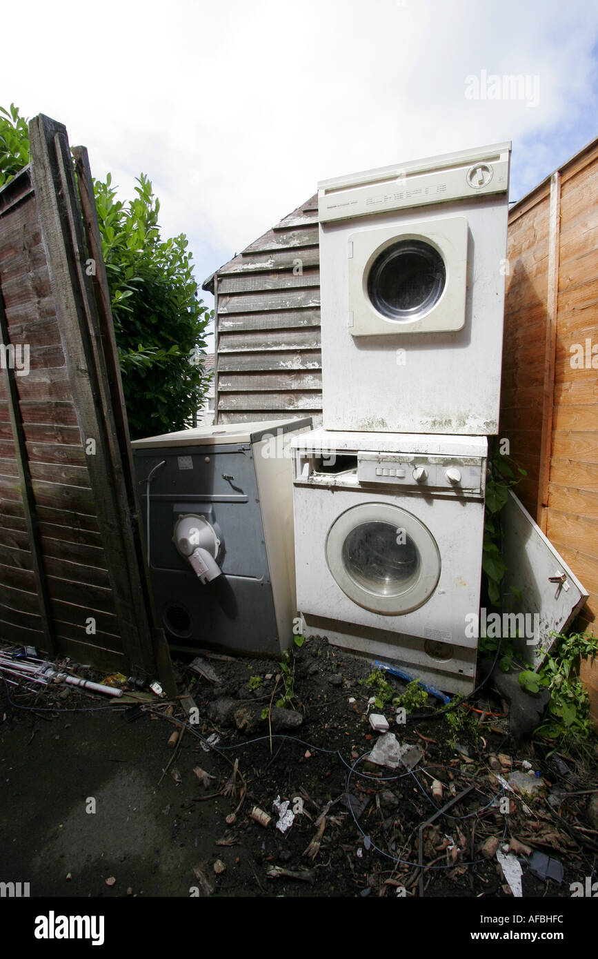 Back alley tipping hires stock photography and images Alamy