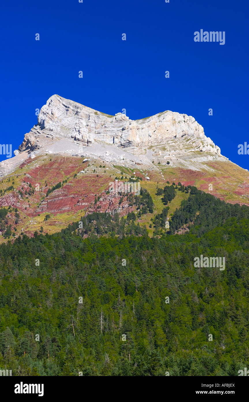 vistas-del-castillo-de-acher-selva-de-oza-huesca-views-of-castillo-de