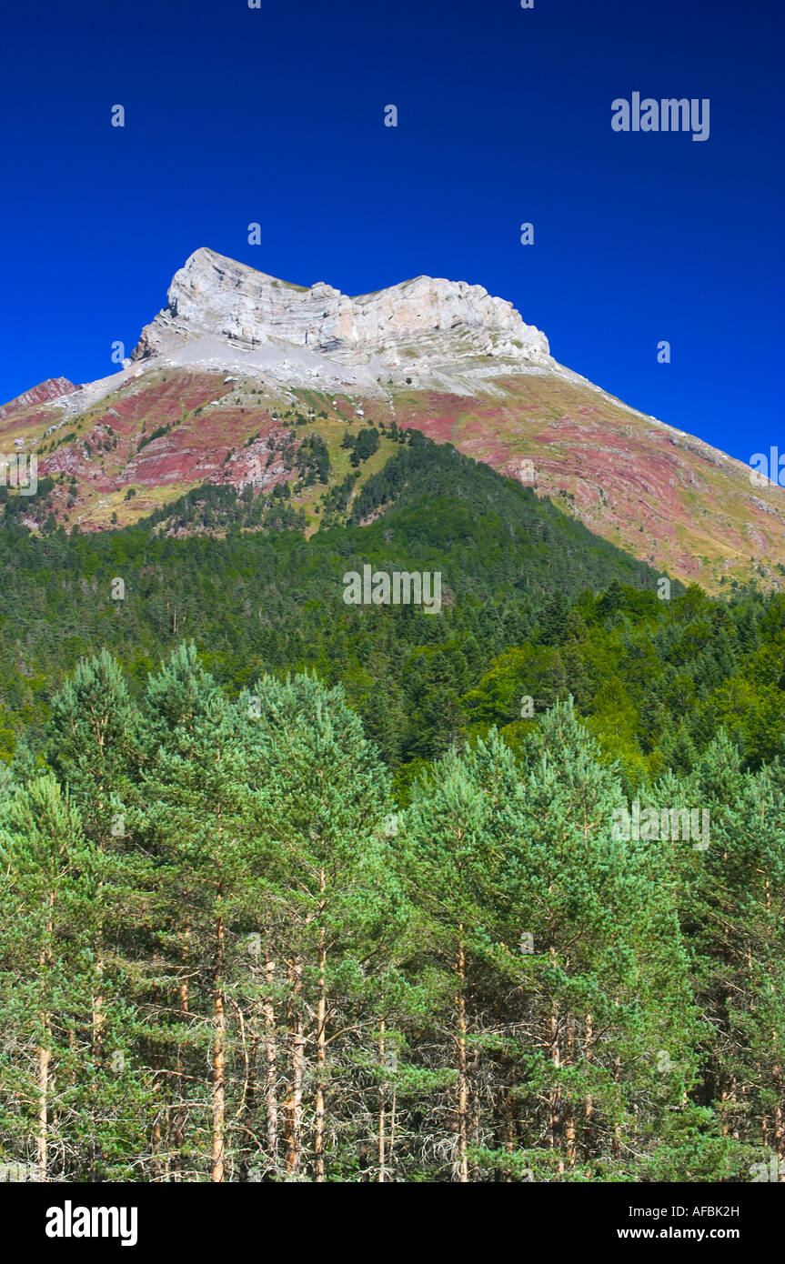 vistas-del-castillo-de-acher-selva-de-oza-huesca-views-of-castillo-de