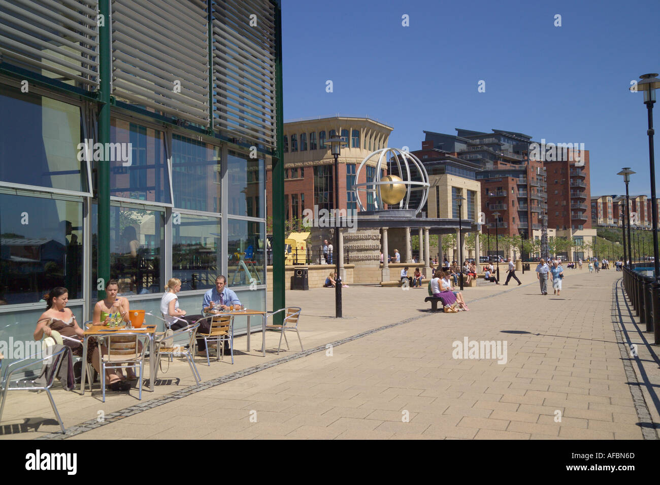cafe riverside quayside [Newcastle upon Tyne] Stock Photo Alamy