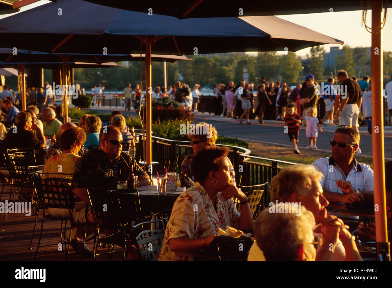 Toledo Ohio,Eastside The Docks alfresco,al fresco,sidewalk,outside
