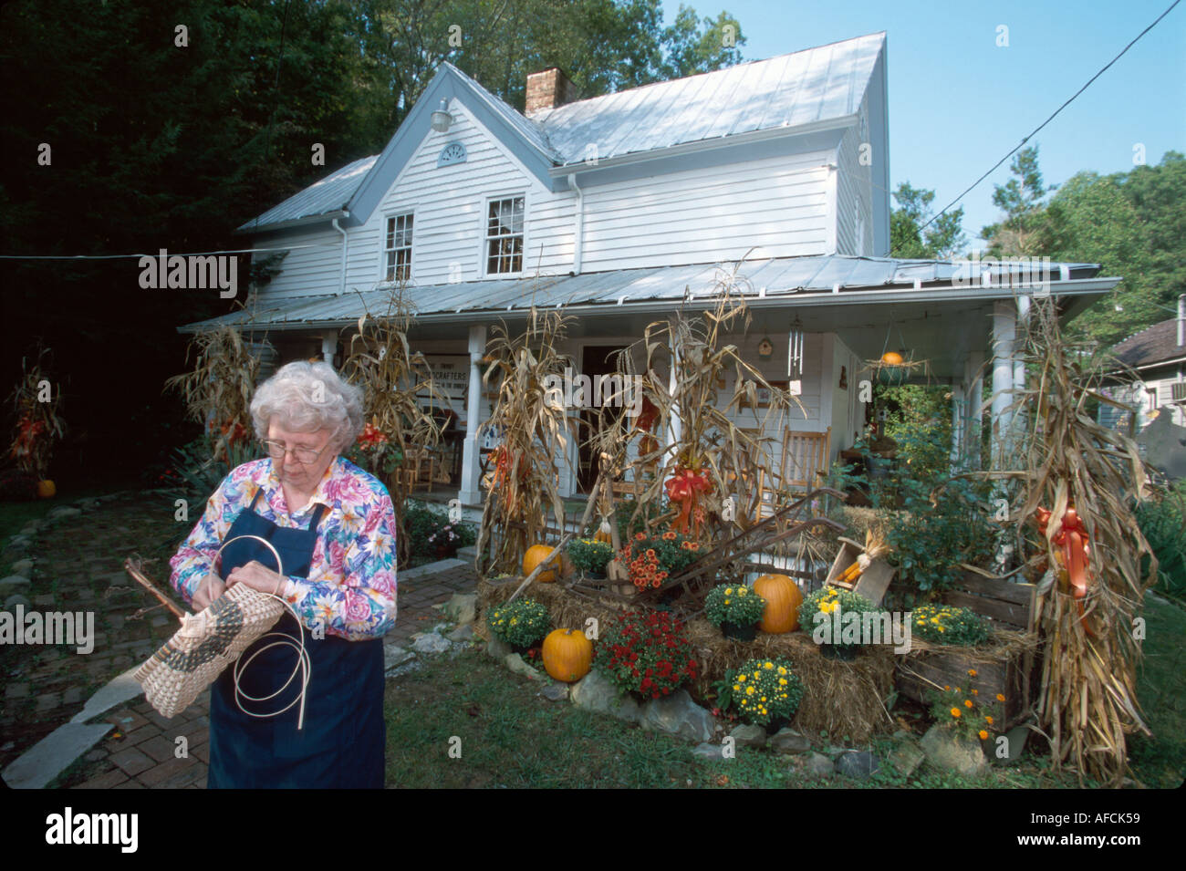 Gatlinburg Tennessee,Glades Road Smoky arts and crafts,creative