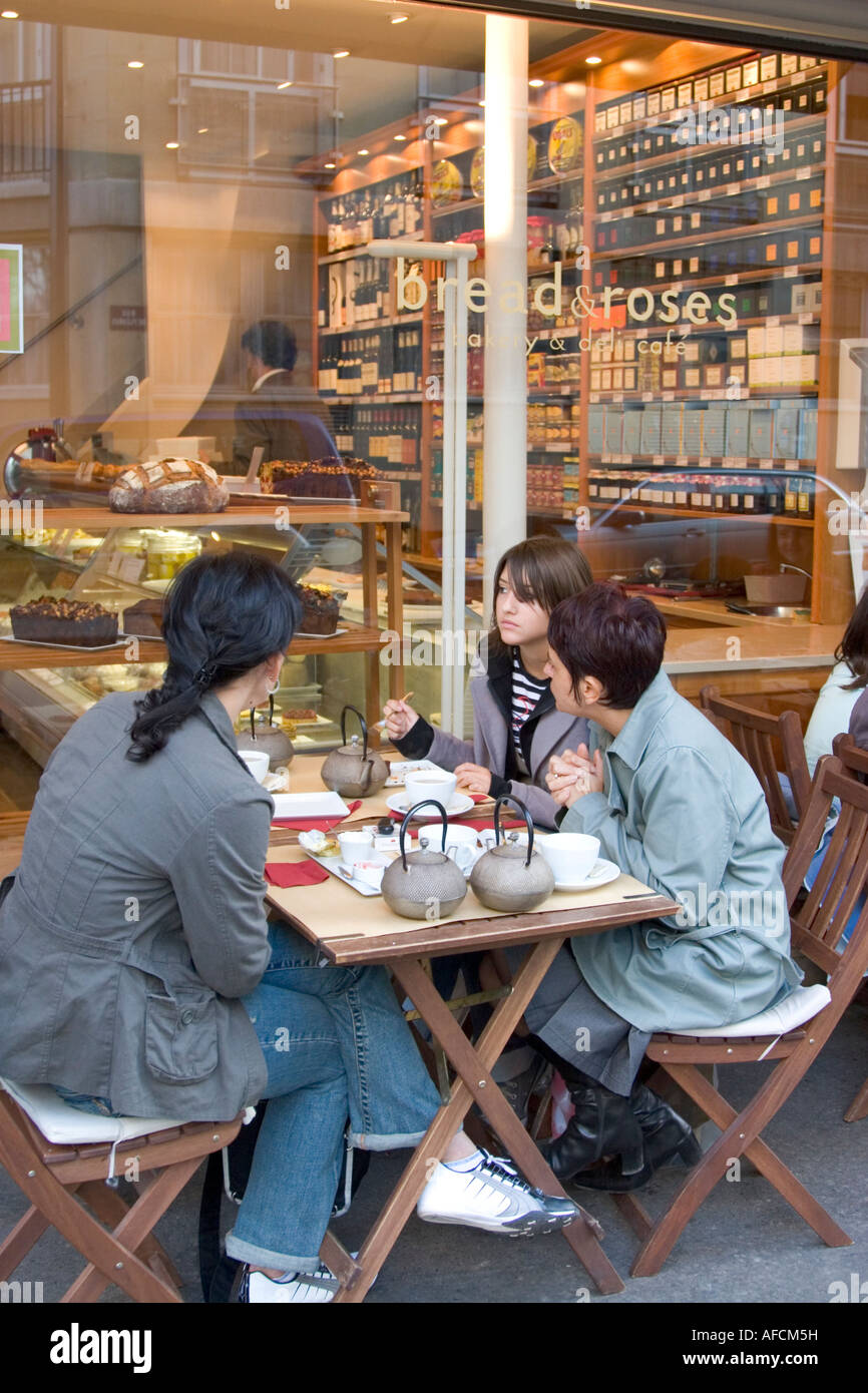 Bread and Roses Cafe Bistrot on the left bank of Paris France 2007 Stock Photo Alamy