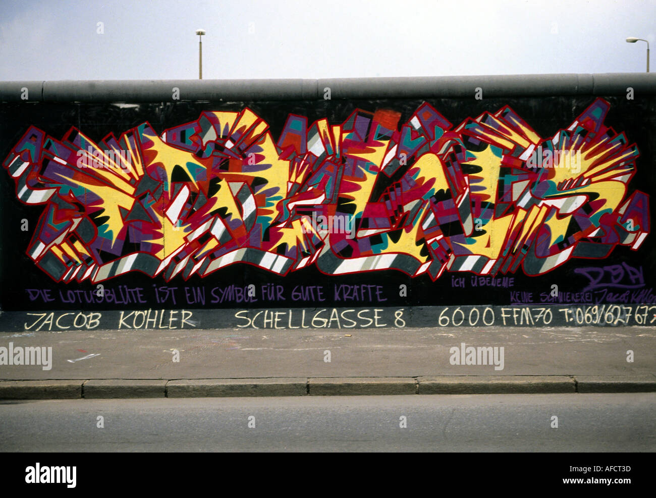 'Geo., BRD, Berlin, Denkmäler, East Side Gallery, Mauer, Graffiti von Jakob Köhler 'Lotus' größte Open-Air Gallerie der Welt, Stock Photo