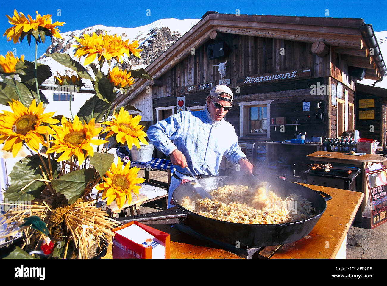 Cook frying Roesti, Jatz hut, Jakobshorn, Davos, Switzerland Stock Photo