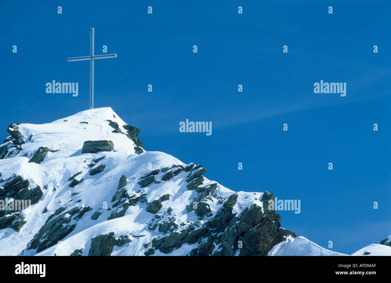 Cross on top of Maso Corto (Kurzras) Mountain, Val Senales (Schnalstal) Trentino Alto Adige Italy April 1999 Stock Photo