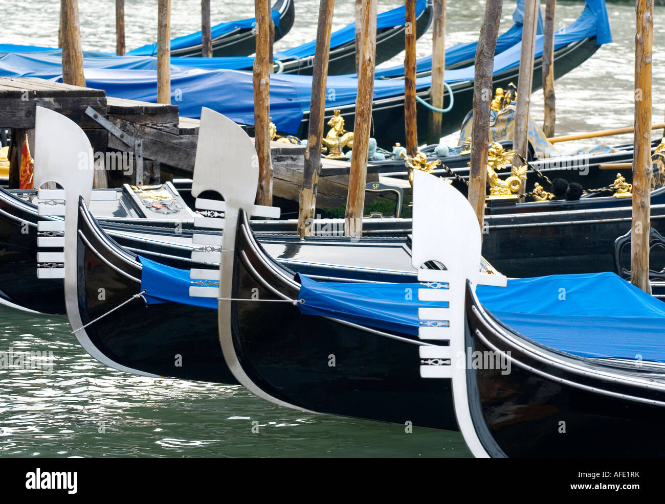 Venice gondolas in water hi-res stock photography and images - Alamy