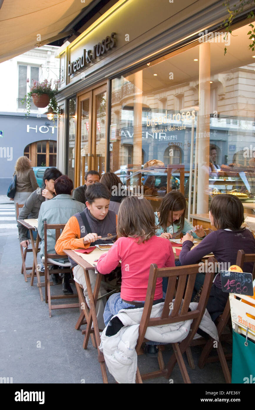 Bread and Roses Cafe Bistrot on the left bank of Paris France 2007 Stock Photo Alamy