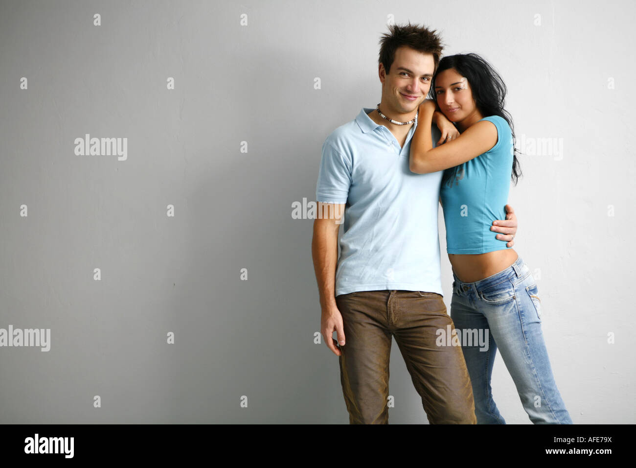 Portrait of young couple Stock Photo - Alamy